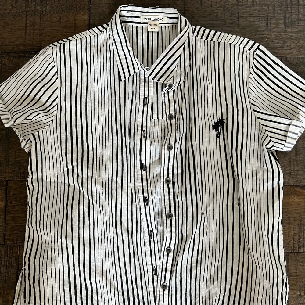 Billabong Short Sleeve Button Up - Never Worn!